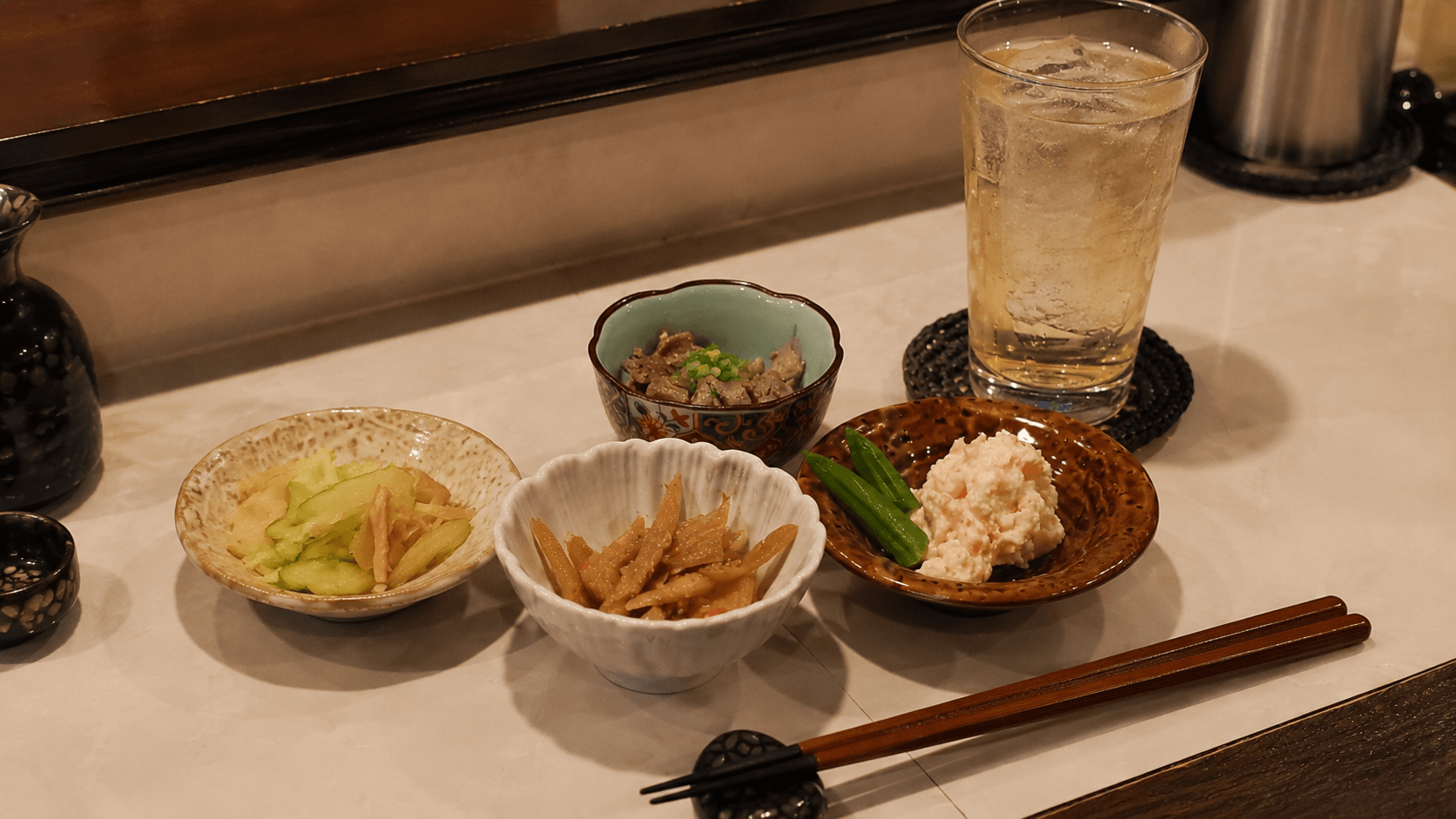 蒔田 つきあかりの小鉢のお通しと一杯